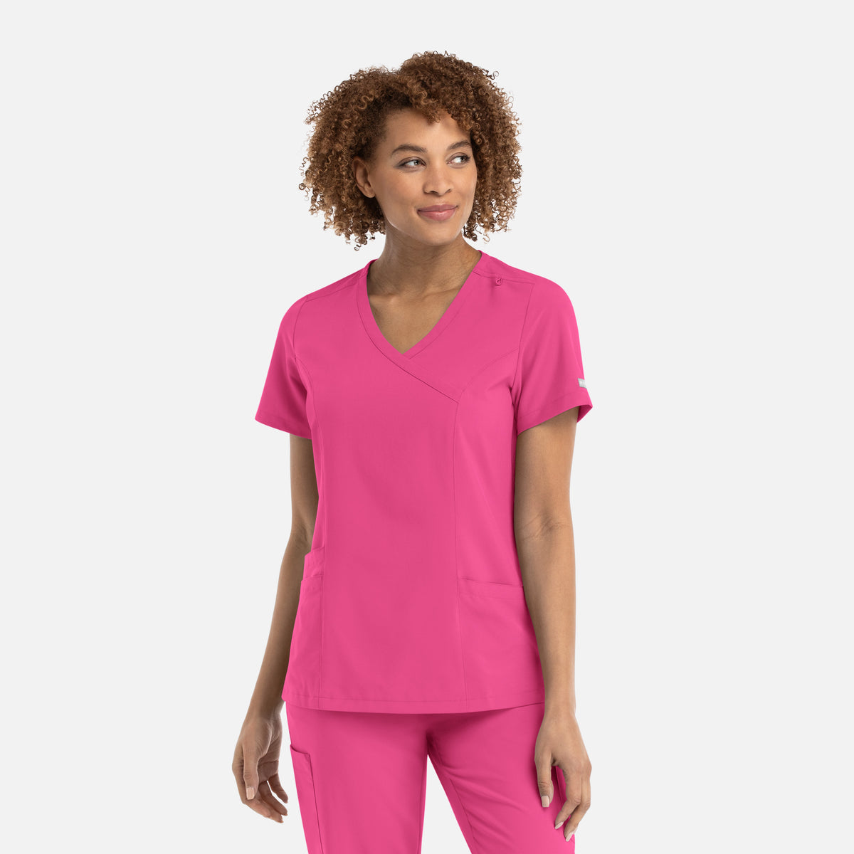 Top clínico mujer Momentum 5002 Maevn en color fucsia