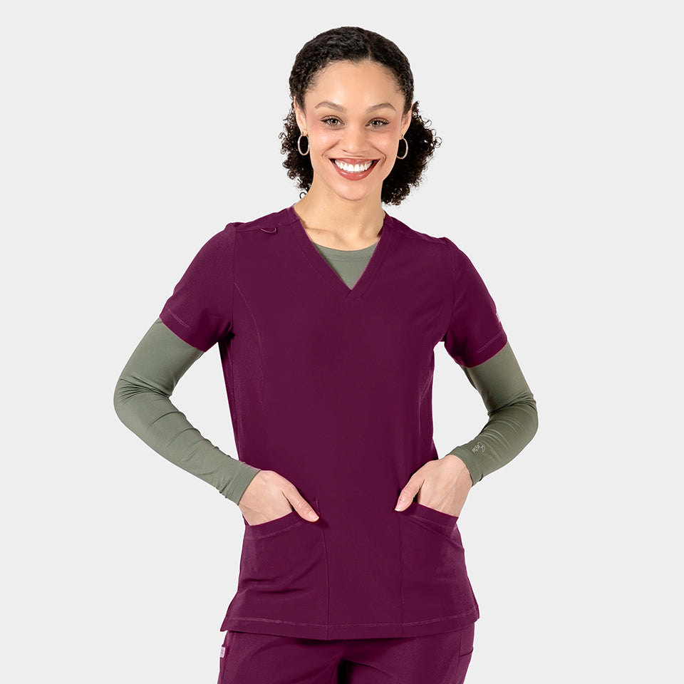 Top clínico mujer Epic 4801 IRG Scrubs en color burdeo