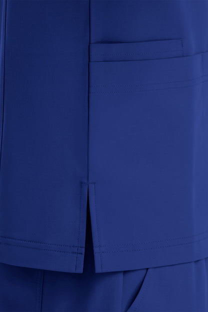 Top Clínico Hombre Momentum 5802 — Maevn — Azul galaxia — Detalle de bolsillo