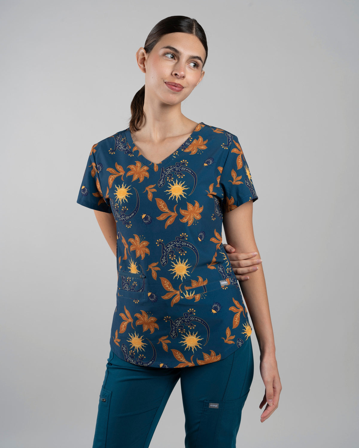 Top clínico mujer Scorpi MT-24 Lagaria